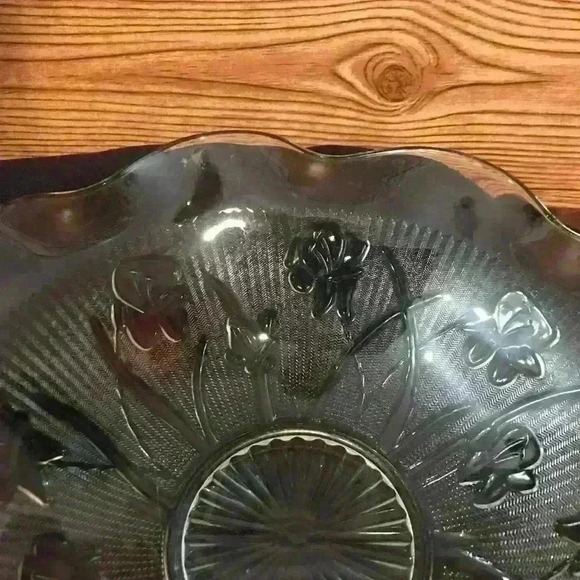 Vintage Iris Herringbone Serving Bowl - Picture 3 of 3